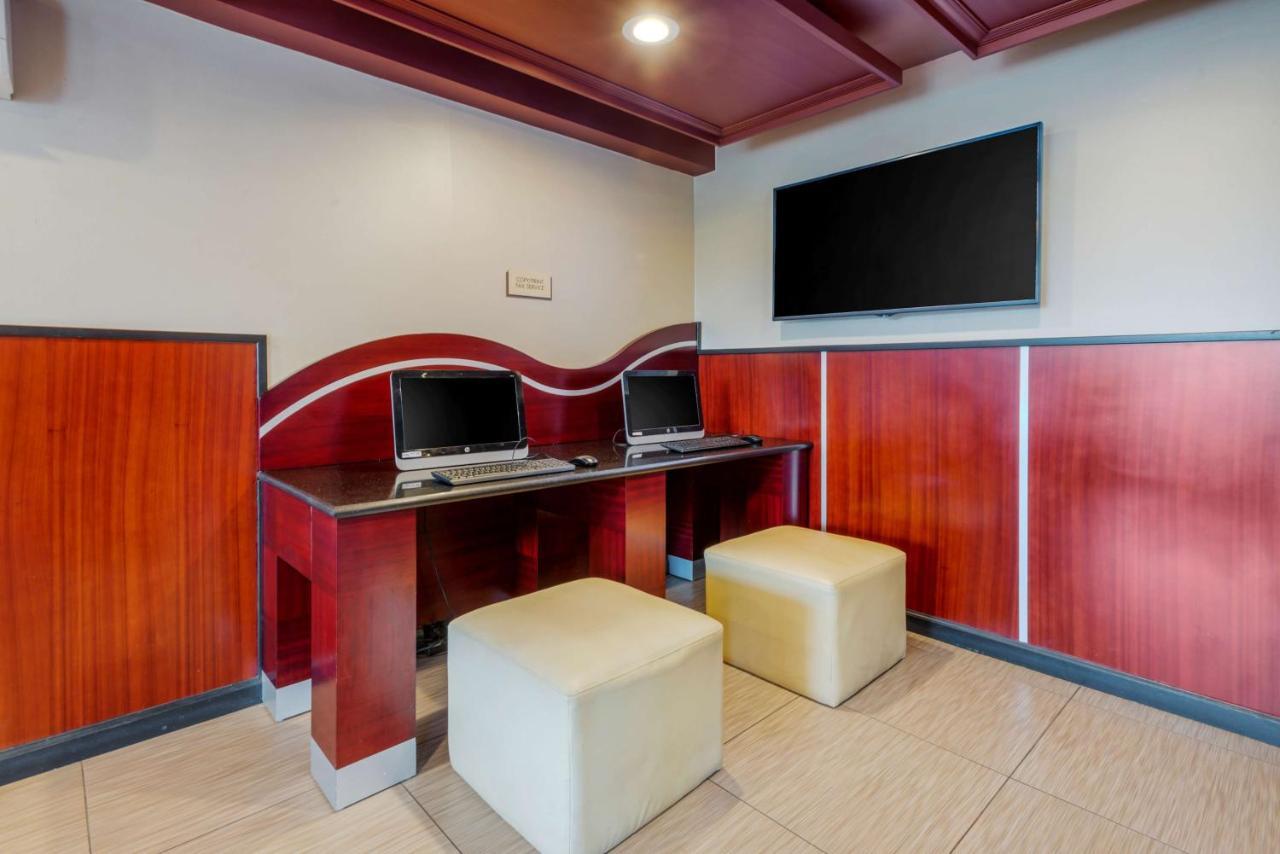 Best Western Plus Poconos Tannersville Exterior photo