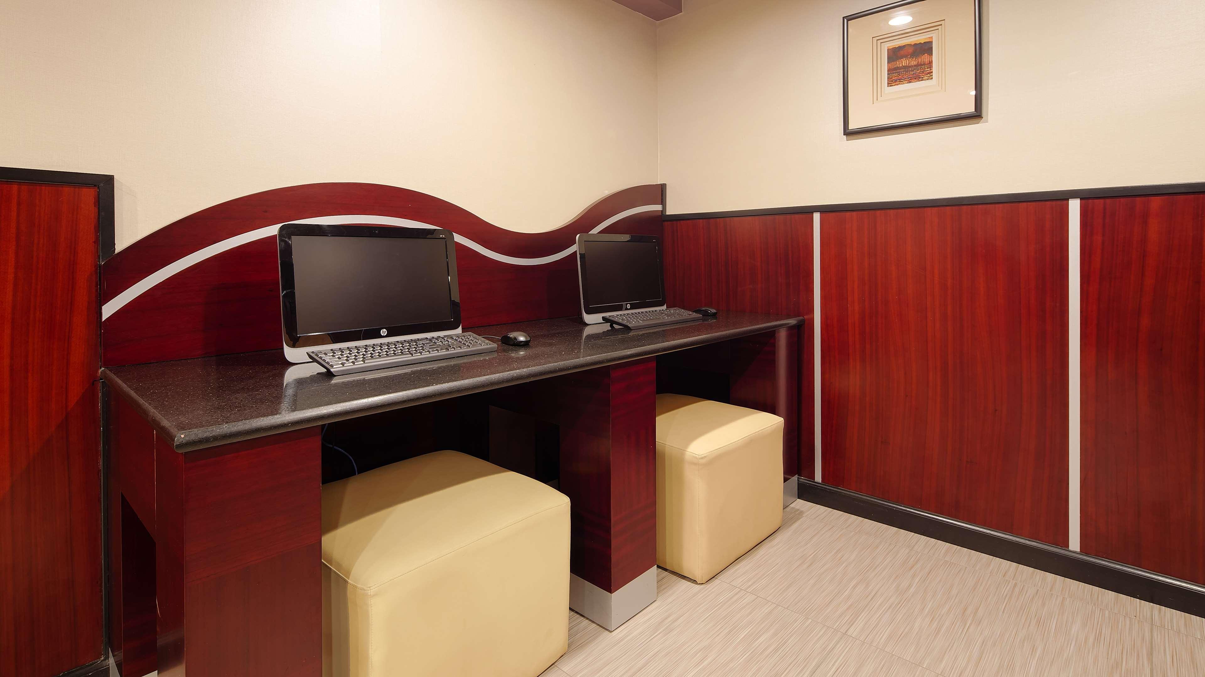 Best Western Plus Poconos Tannersville Exterior photo